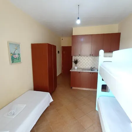 Lungomare Apartment Vlore דירה *